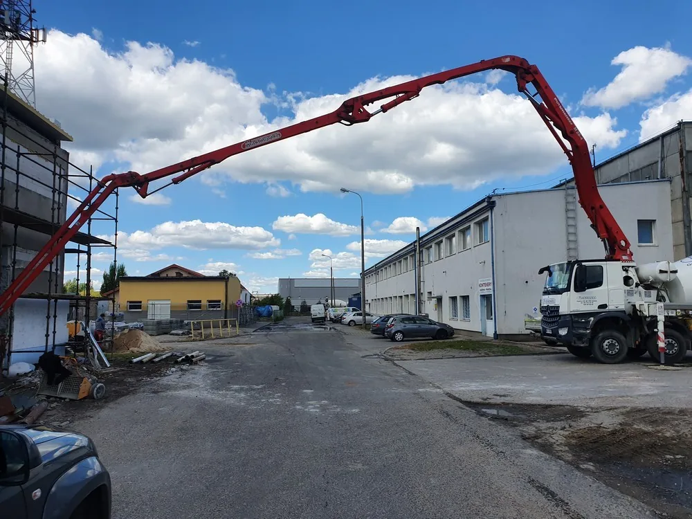 Realizacja budowlana SEWABUD z wykorzystaniem pompy do betonu